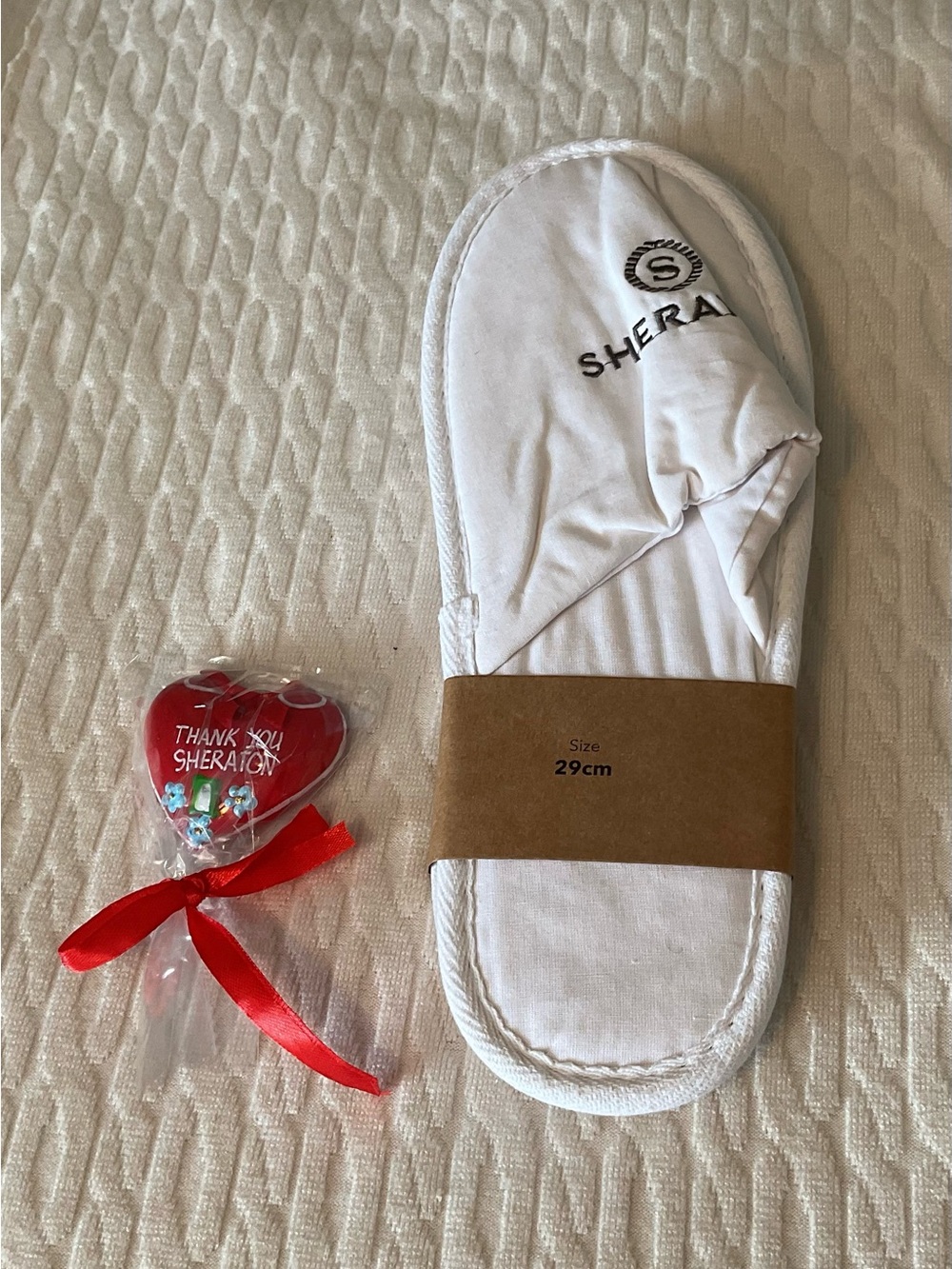 Sheraton White Hotel Spa Slippers with Red Heart Fridge Magnet Set Collectibles